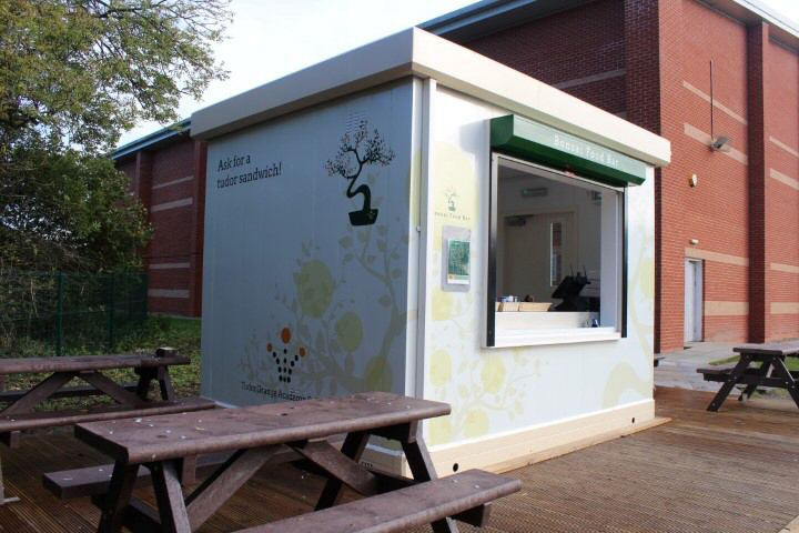 Modular food servery kiosks for schools